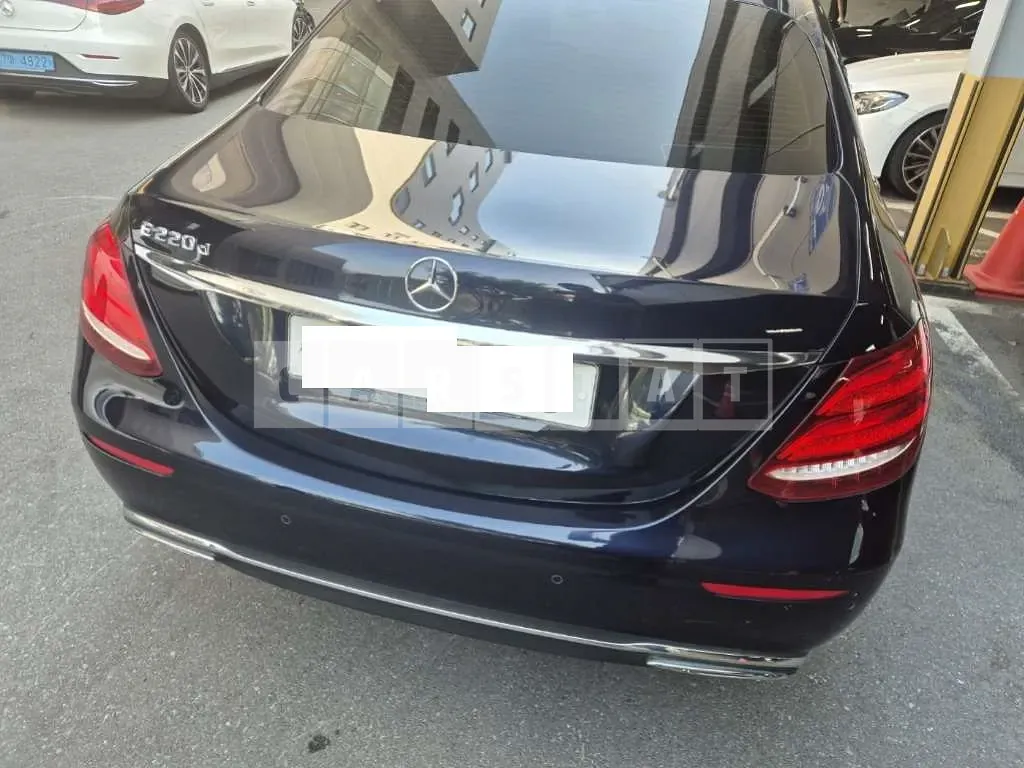 Photo 2 of 7: 2019 Mercedes-Benz E220d — Korean insurance auction
