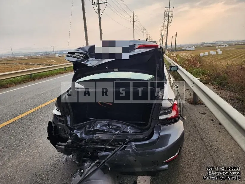 Photo 2 of 16: 2019 BMW 320d Luxury — Korean insurance auction