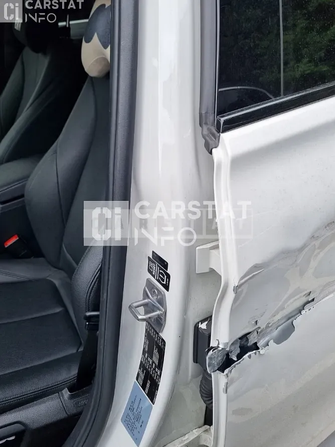 Photo 2 of 50: 2018 BMW 320i, VIN WBA8A9101JAE91824 — Korean insurance auction