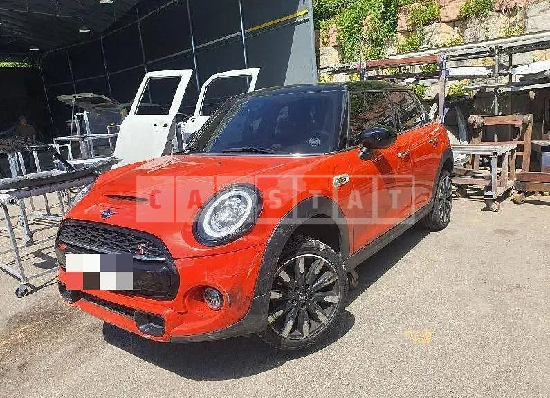 Photo 2 of 30: 2020 MINI Cooper S Five-Door — Korean insurance auction