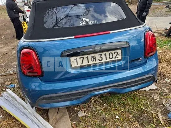 Photo 2 of 17: 2023 MINI Cooper S Convertible — Korean insurance auction