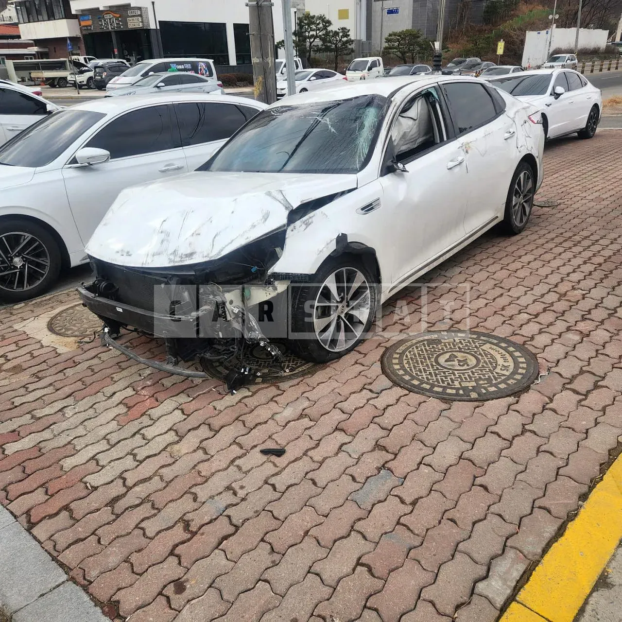 Photo 2 of 10: 2017 Kia K5, VIN KNAGS411BJA202956 — Korean insurance auction