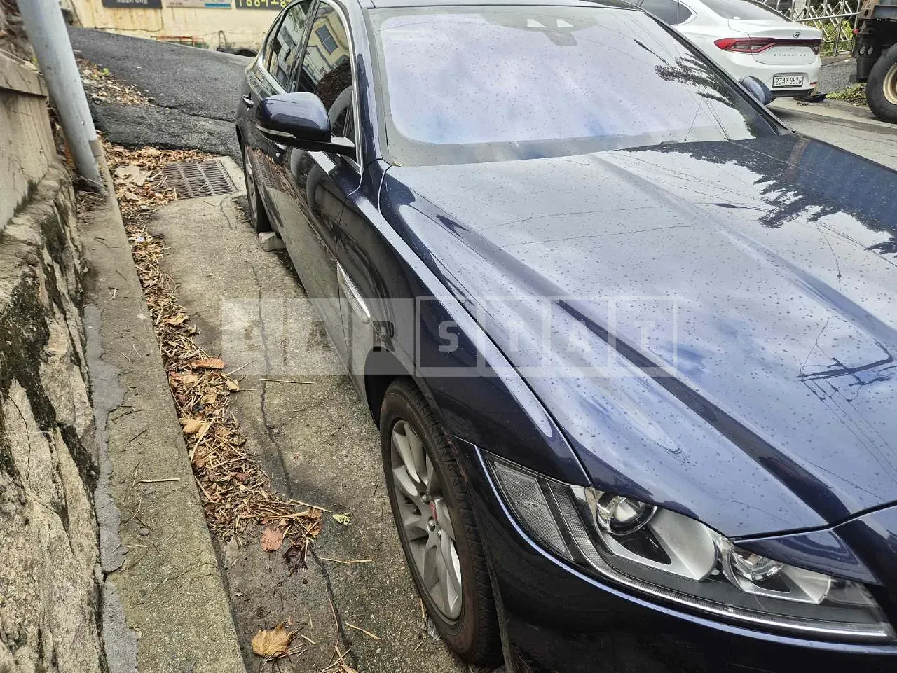 Photo 2 of 11: 2017 Jaguar XF 20d, VIN SAJBA4BN5HCY38610 — Korean insurance auction