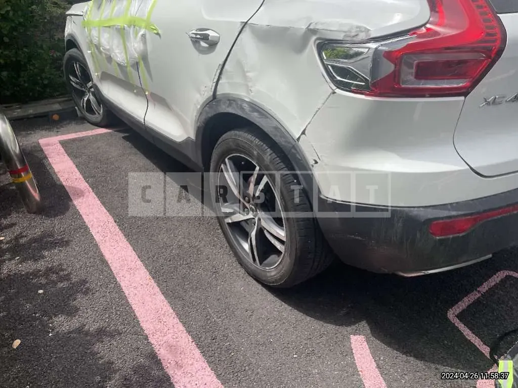 Photo 2 of 13: 2019 Volvo XC40T4 AWD — Korean insurance auction