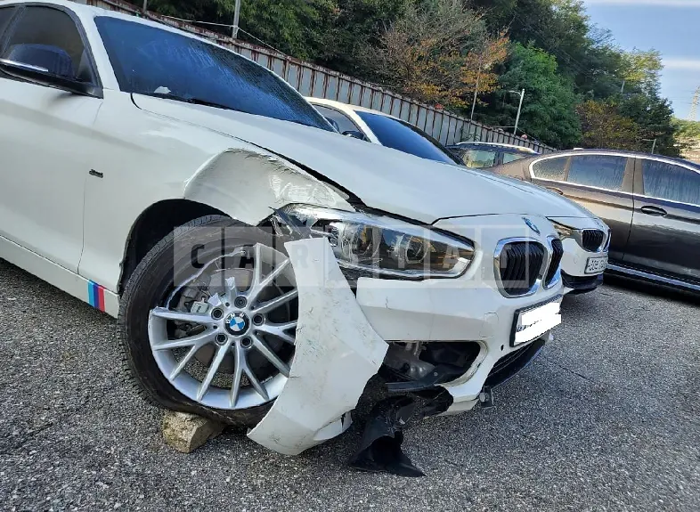 Photo 2 of 5: 2016 BMW 118d, VIN WBA1S5107G5A77990 — Korean insurance auction