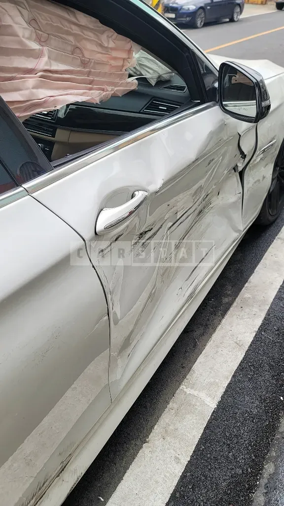 Photo 2 of 47: 2023 BMW 520d, VIN WBA5E5107FG059806 — Korean insurance auction