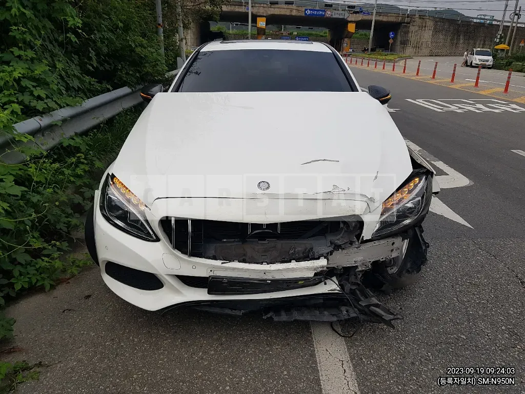 Photo 2 of 6: 2016 Mercedes-Benz C200 d, VIN WDDWF3HB0GF299132 — Korean insurance auction