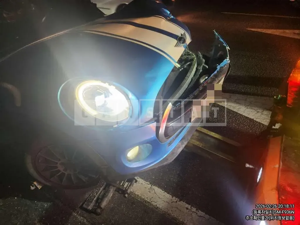 Photo 2 of 8: 2015 MINI Cooper D Five-Door — Korean insurance auction