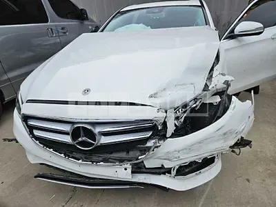 Photo 1 of 12: 2019 Mercedes-Benz E 300, VIN WDDZF4JB9KA665544 — Korean insurance auction