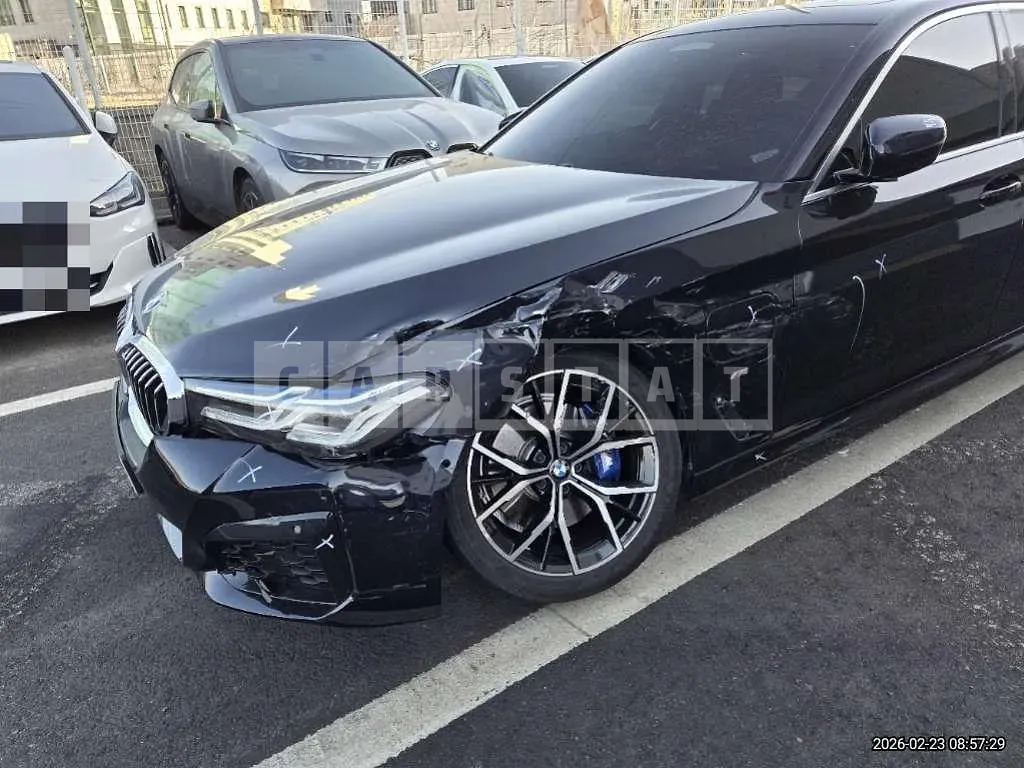 Photo 2 of 32: 2021 BMW 530e — Korean insurance auction