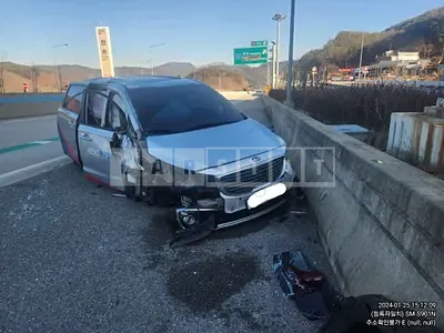 Photo 1 of 11: 2016 Kia Carnival, VIN KNAMB81ABGS107298 — Korean insurance auction