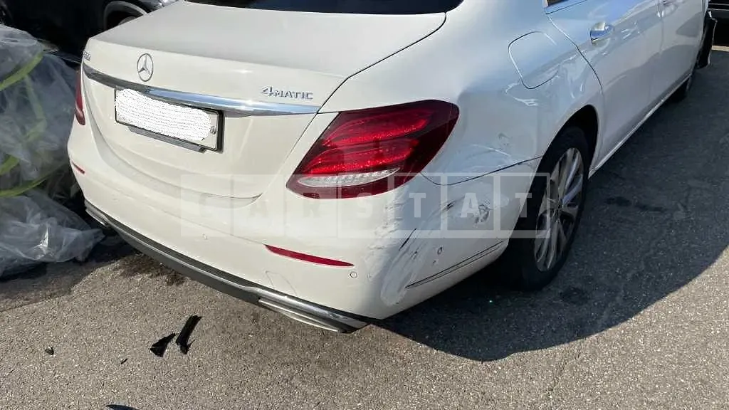 Photo 2 of 25: 2018 Mercedes-Benz E 300 4Matic, VIN WDDZF4KB6JA353534 — Korean insurance auction