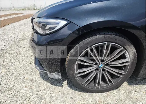 Photo 2 of 12: 2021 BMW 320i — Korean insurance auction