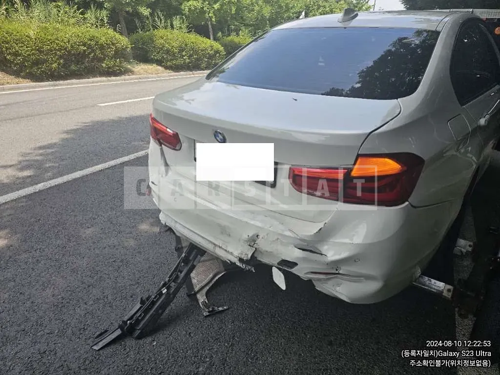 Photo 2 of 17: 2018 BMW 320d — Korean insurance auction