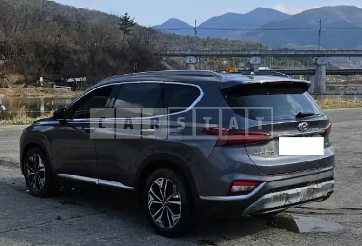 Photo 2 of 9: 2019 Hyundai Santa Fe, VIN KMHS381CBKU162381 — Korean insurance auction