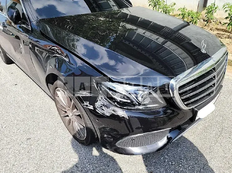 Photo 2 of 30: 2017 Mercedes-Benz E300 4Matic, VIN WDDZF4KB7HA078394 — Korean insurance auction