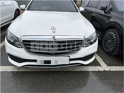 Photo 1 of 29: 2017 Mercedes-Benz E300 — Korean insurance auction