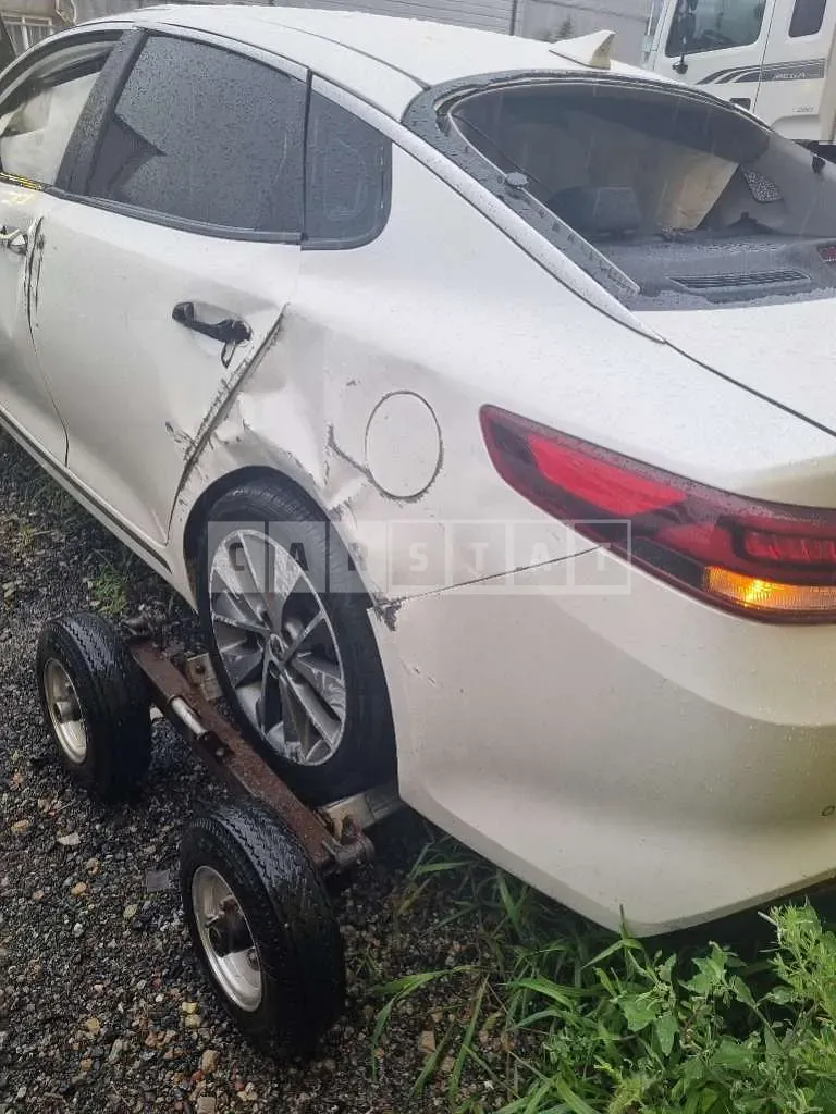 Photo 2 of 4: 2017 Kia K5 2.0 — Korean insurance auction