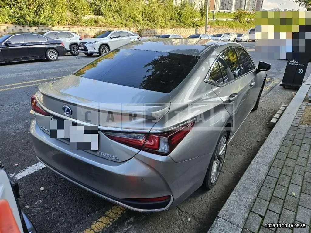 Photo 2 of 26: 2020 Lexus ES300h — Korean insurance auction