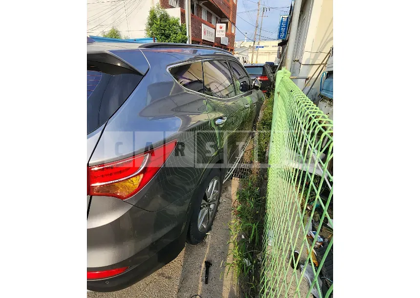 Photo 2 of 32: 2015 Hyundai Santa Fe, VIN KMHSW81XBFU499291 — Korean insurance auction