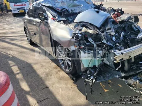 Photo 2 of 11: 2017 Lexus ES300h — Korean insurance auction