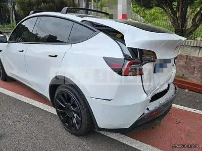 Photo 1 of 17: 2022 Tesla Model Y Long Range — Korean insurance auction