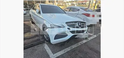 Photo 1 of 29: 2018 Mercedes-Benz C 200d — Korean insurance auction