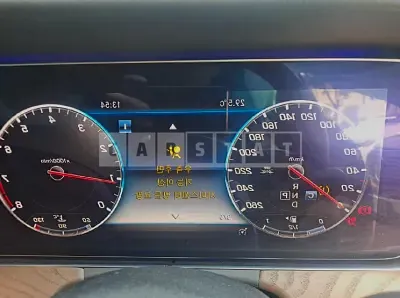 Photo 1 of 9: 2019 Mercedes-Benz E300 4Matic, VIN WDDZF4KB1KA559765 — Korean insurance auction