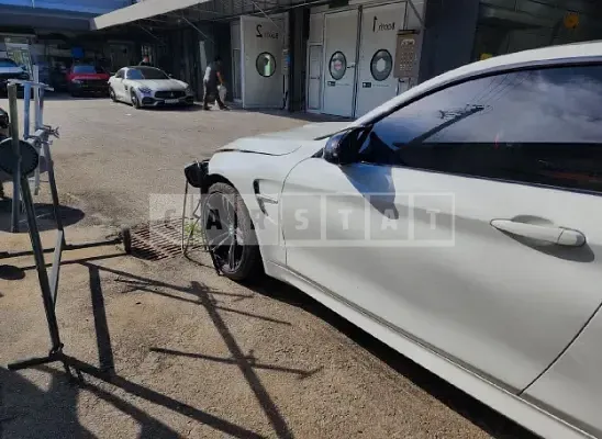 Photo 2 of 9: 2016 BMW M4 Coupe, VIN WBS3R9104GK454961 — Korean insurance auction
