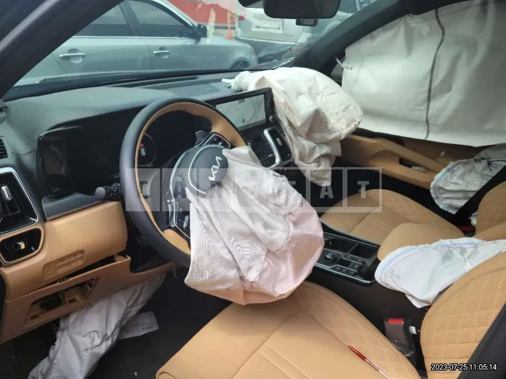 Photo 2 of 13: 2023 Kia Sorento, VIN KNARH81GBPA150924 — Korean insurance auction