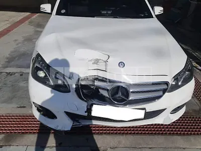 Photo 1 of 43: 2015 Mercedes-Benz E220 BlueTec, VIN WDDHF0AB8FB126725 — Korean insurance auction