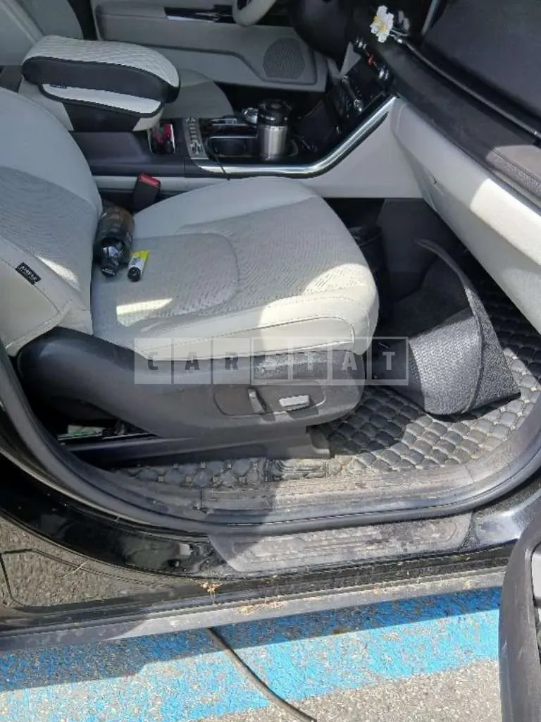 Photo 2 of 8: 2020 Kia Carnivals — Korean insurance auction