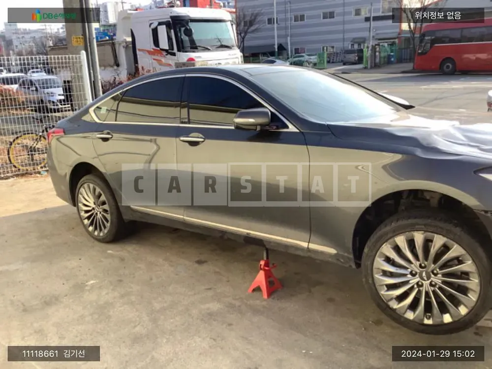Photo 2 of 12: 2018 Hyundai Genesis /G80, VIN KMHGL41DDJU277390 — Korean insurance auction
