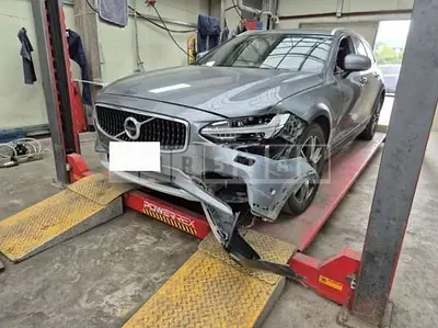 Photo 1 of 28: 2018 Volvo V90CCD5 AWD — Korean insurance auction