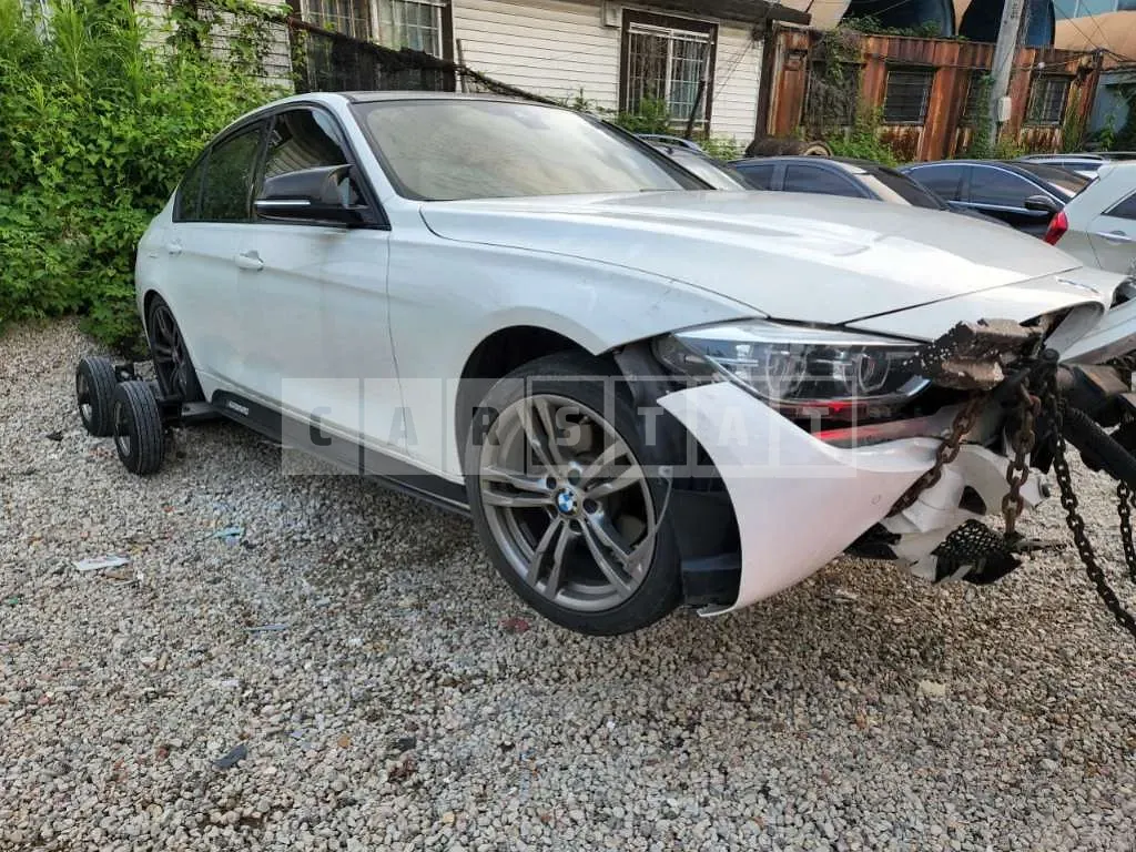 Photo 2 of 4: 2017 BMW 320d, VIN WBA8C510XHA070162 — Korean insurance auction