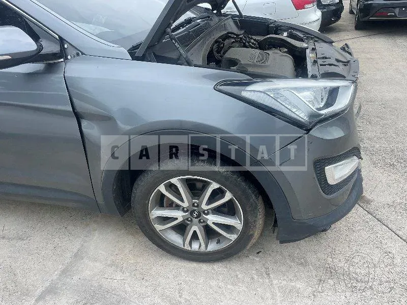 Photo 2 of 15: 2015 Hyundai Santa Fe, VIN KMHSW81UDFU313955 — Korean insurance auction