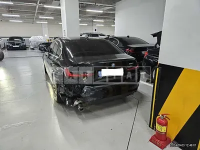 Photo 1 of 42: 2022 BMW 320i — Korean insurance auction