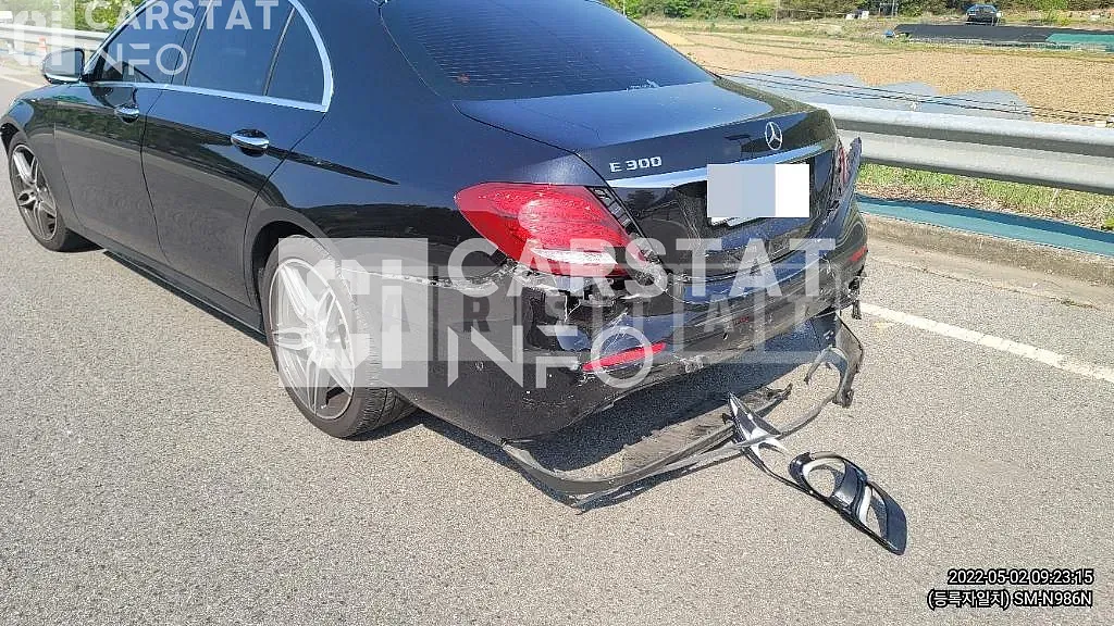 Photo 2 of 7: 2019 Mercedes-Benz E300, VIN WDDZF4JB9KA646069 — Korean insurance auction