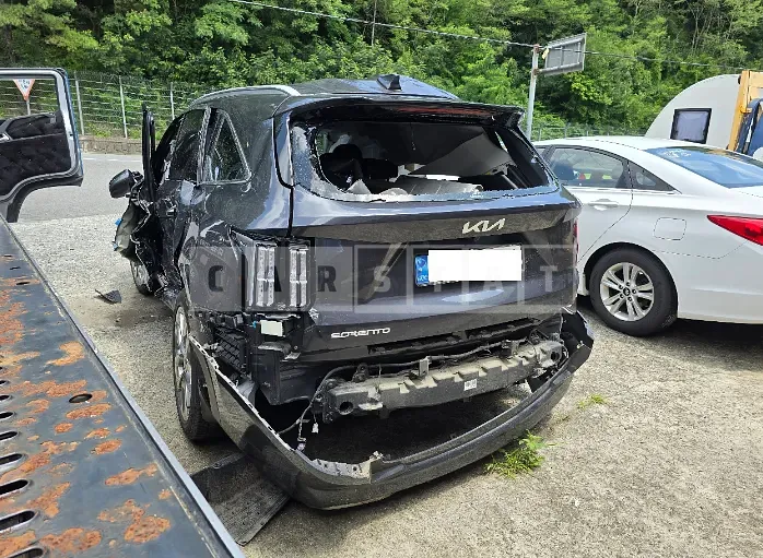 Photo 2 of 47: 2023 Kia Sorento — Korean insurance auction