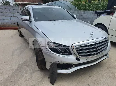 Photo 1 of 9: 2018 Mercedes-Benz E 300 4Matic, VIN WDDZF4KB4JA373992 — Korean insurance auction