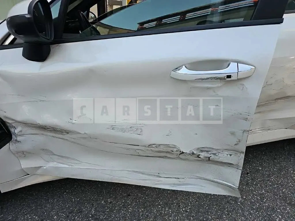 Photo 2 of 4: 2019 Kia K5 2.0 — Korean insurance auction