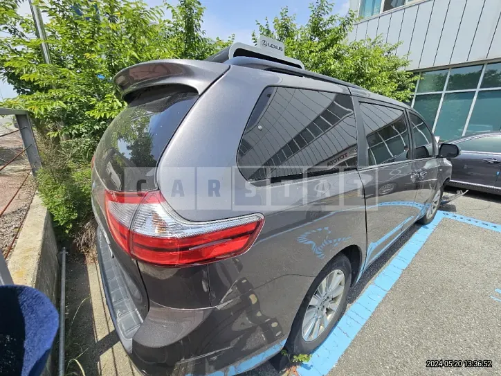 Photo 2 of 15: 2017 Toyota Siena 4WD, VIN 5TDDZ3DC3HS164347 — Korean insurance auction