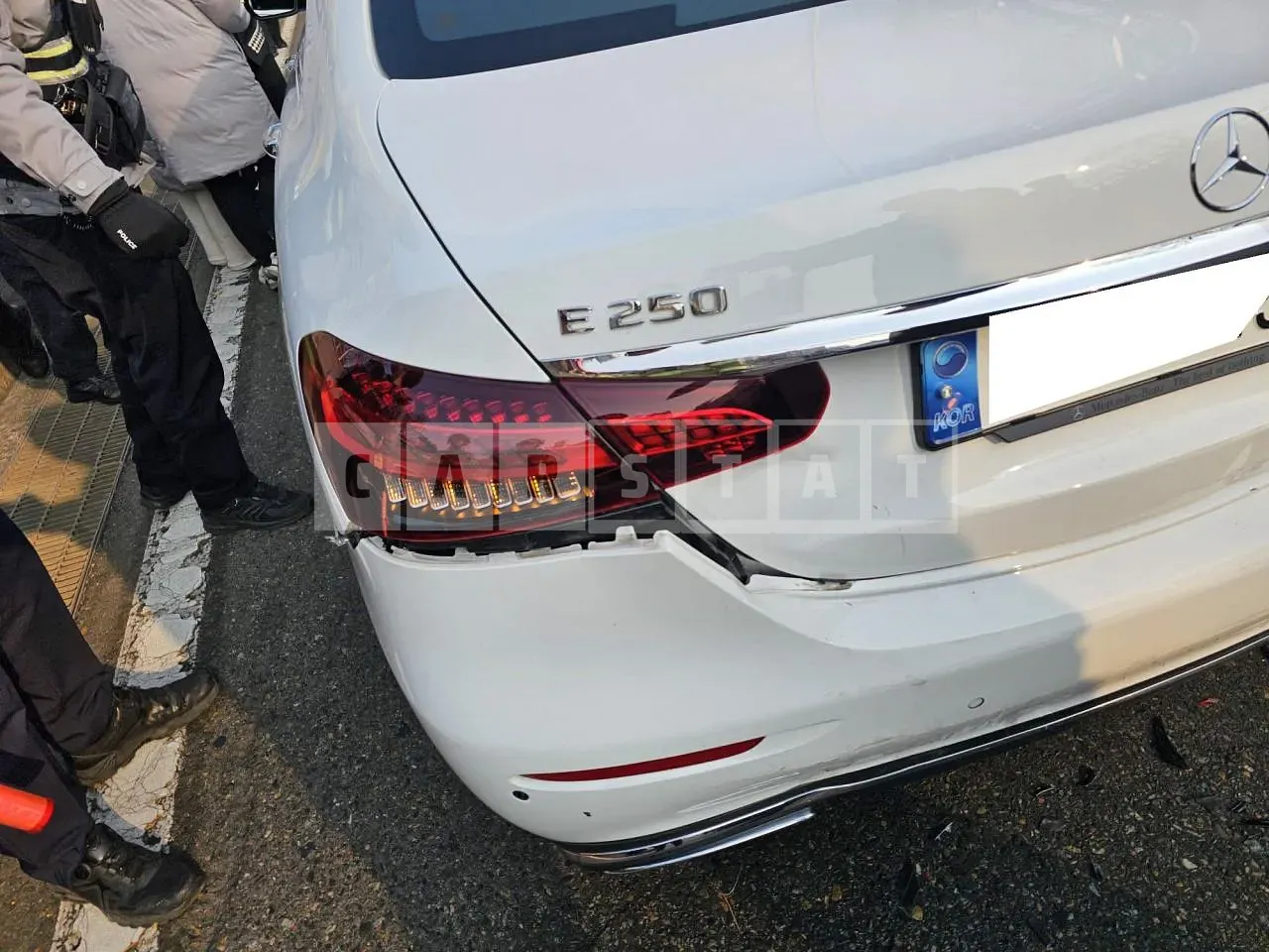 Photo 2 of 15: 2021 Mercedes-Benz E250, VIN W1KZF4FB8MA997809 — Korean insurance auction