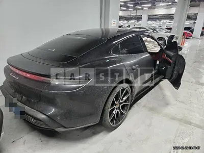 2023 Porsche Taycan 4S (High)