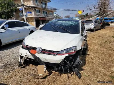 Photo 1 of 25: 2015 Volkswagen Golf GTI, VIN WVWZZZAUZFW225402 — Korean insurance auction