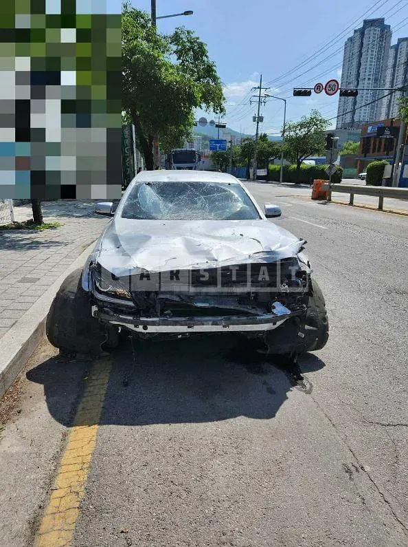 Photo 2 of 29: 2016 Genesis 3.3 — Korean insurance auction