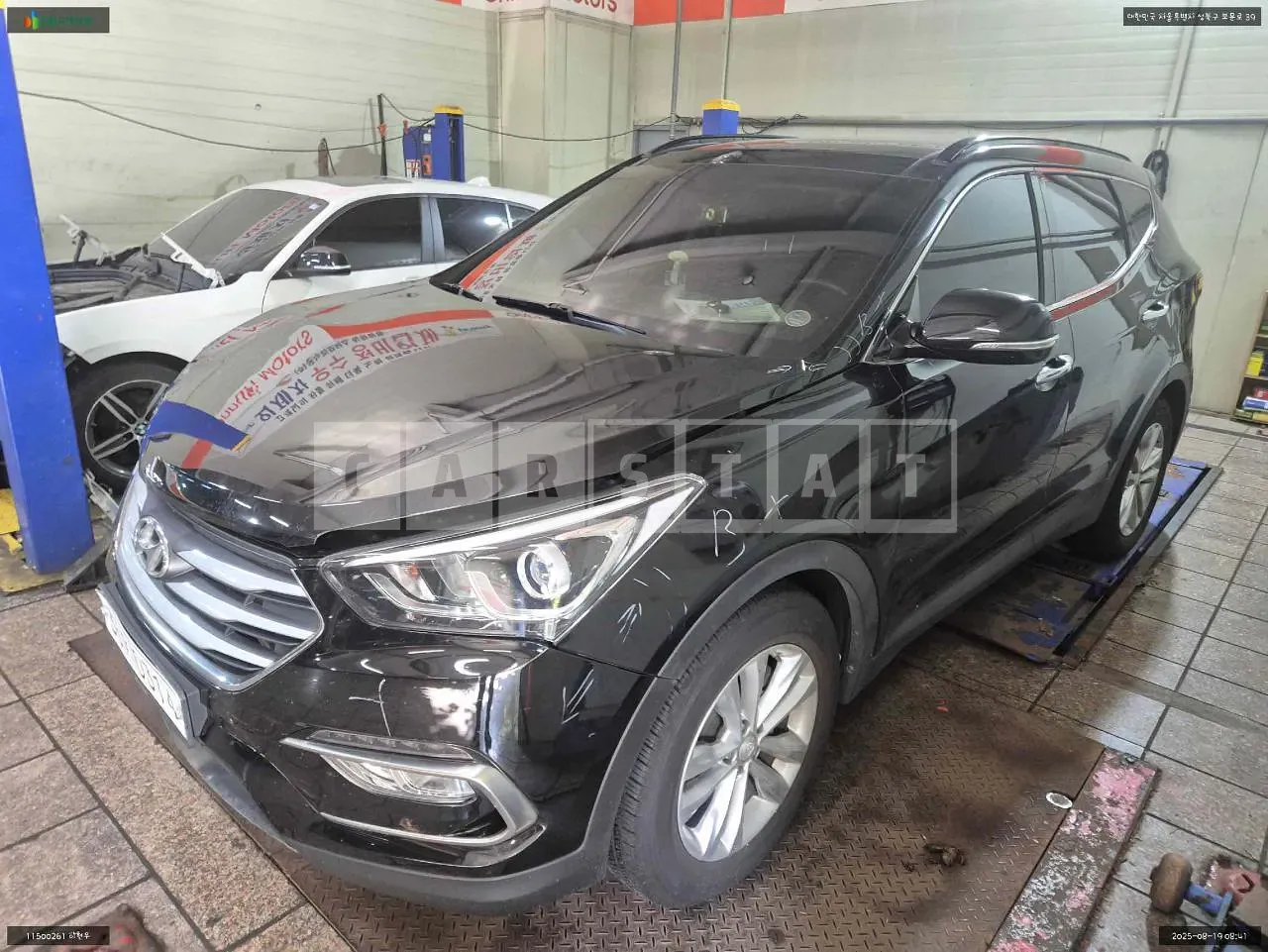 Photo 2 of 11: 2016 Hyundai Santa Fe, VIN KMHSW81UBHU702513 — Korean insurance auction