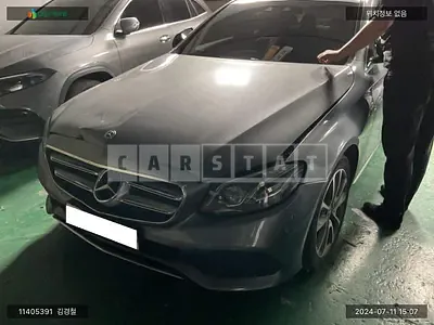 Photo 1 of 9: 2019 Mercedes-Benz E300 4Matic, VIN WDDZF4KB5KA662722 — Korean insurance auction