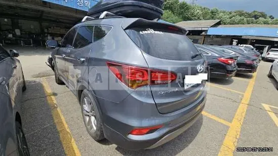 Photo 2 of 15: 2018 Hyundai Santa Fe — Korean insurance auction