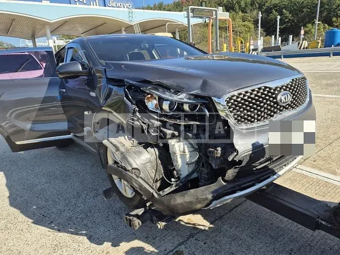 Photo 2 of 4: 2015 Kia Sorento — Korean insurance auction